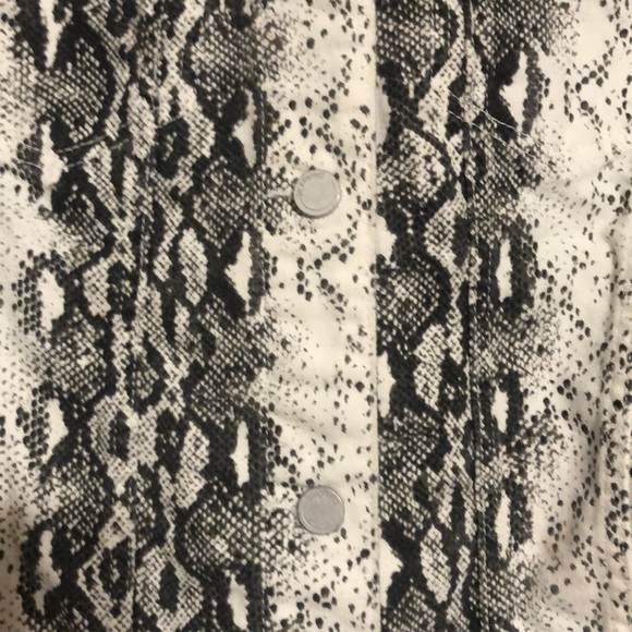 Snake skinned patterned bomber jacket - Picture 2 of 2